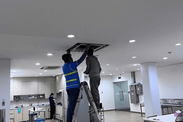thợ bảo dưỡng điều hòa âm trần thợ bảo dưỡng điều hòa âm trần
