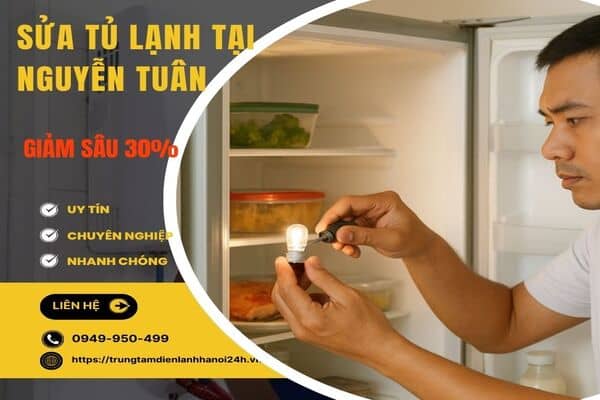 Kỹ thuật viên sửa đèn tủ lạnh, bên trong chứa nhiều thực phẩm